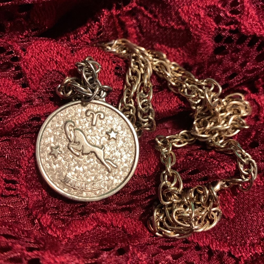 1970 SARAH COVENTRY ZODIAC Sign Pendant ARIES Astrology Gold-Tone Necklace
